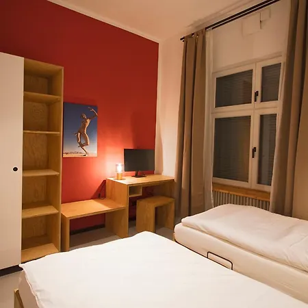 Schillinger-berlin Am Tempelhofer Feld 3*
