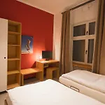 Schillinger-berlin Am Tempelhofer Feld 3*